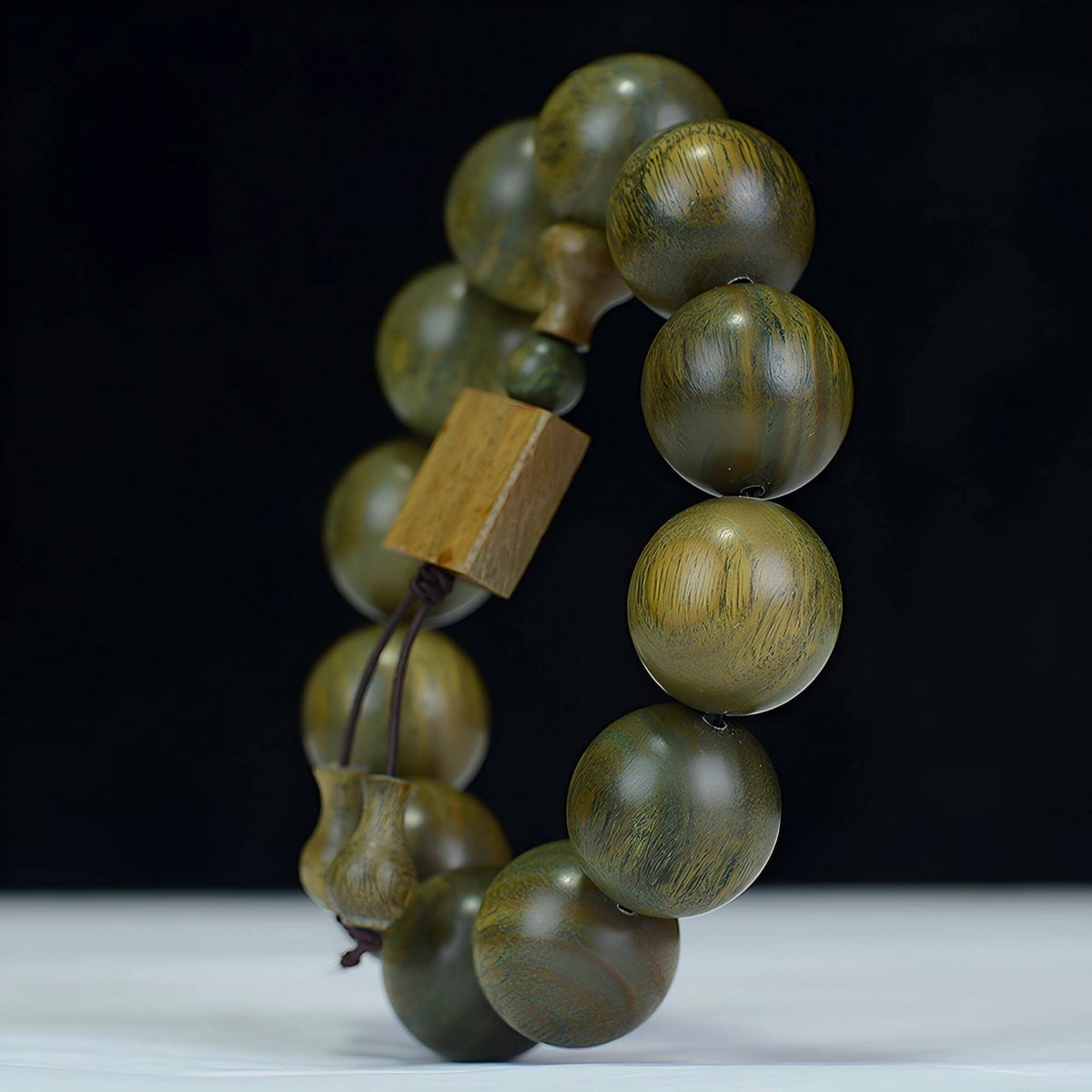 Kenlina Natural Green Sandalwood Meditation Beaded Bracelet