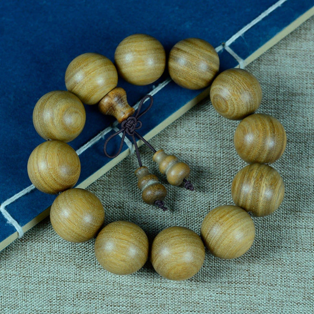 Kenlina Natural Green Sandalwood Meditation Beaded Bracelet